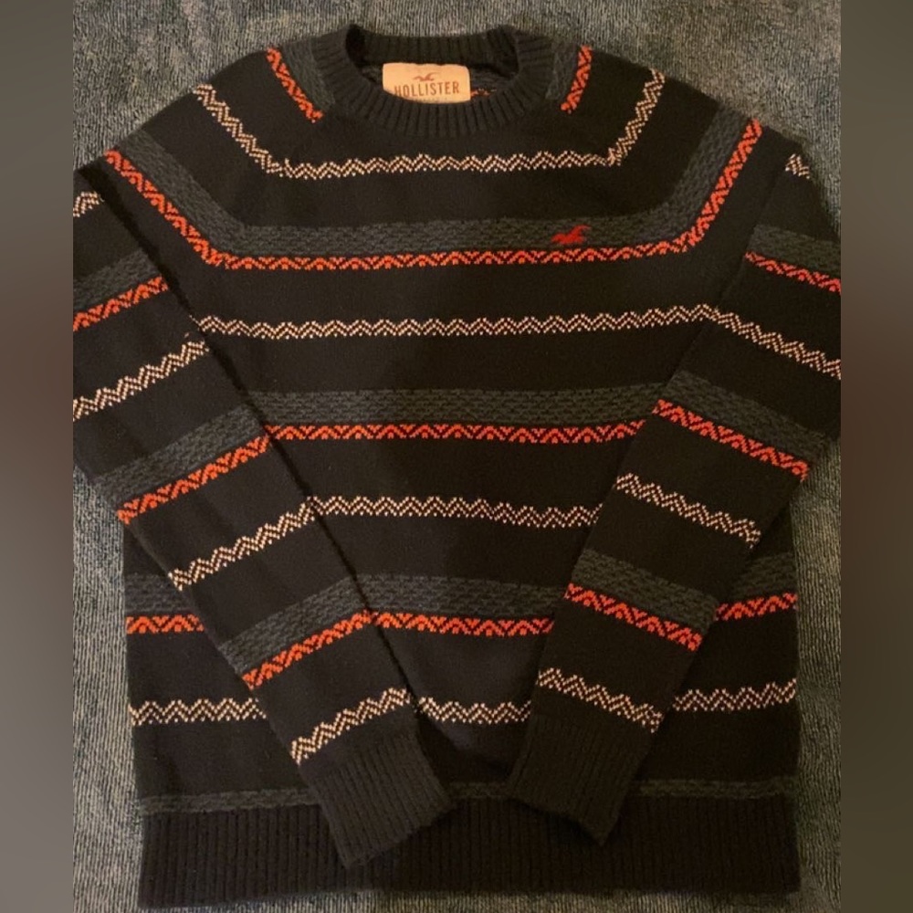 Hollister sweater size medium